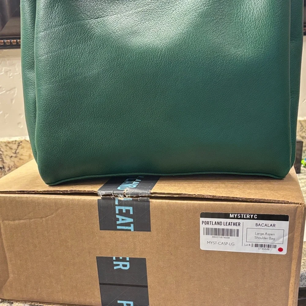 Aspen Large in Bacalar by Portland Leather, New in Box - Picture 2 of 13